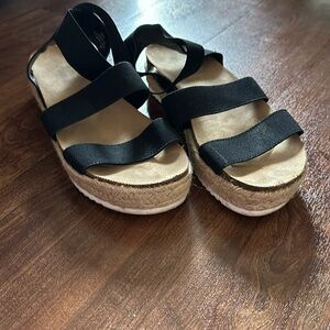 Cushionaire Platform Sandal